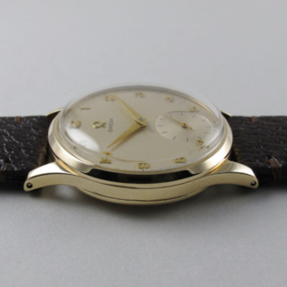 Gold Omega Ref. 920 vintage wristwatch, hallmarked 1954