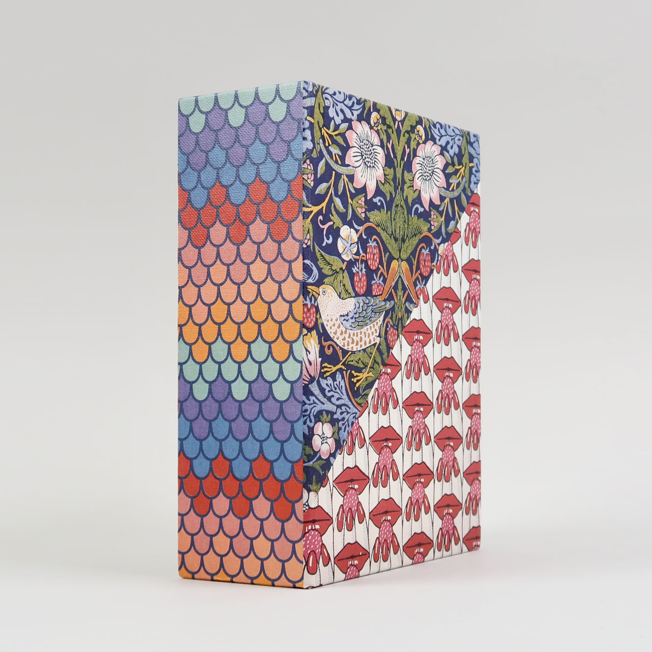 V & A Pattern - 100 Postcards